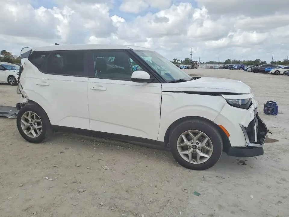 2023 KIA SOUL S  