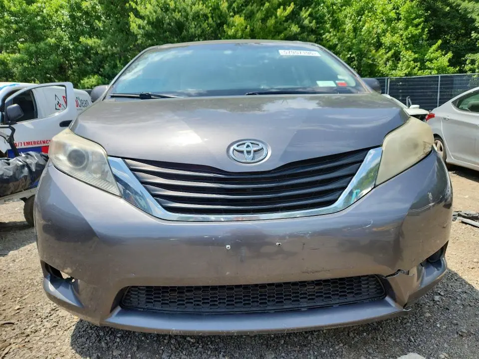 2011 TOYOTA SIENNA LE  
