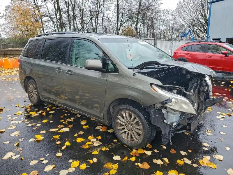 2011 TOYOTA SIENNA XLE  