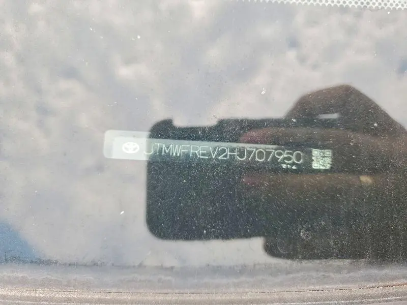 2017 TOYOTA RAV4 XLE  