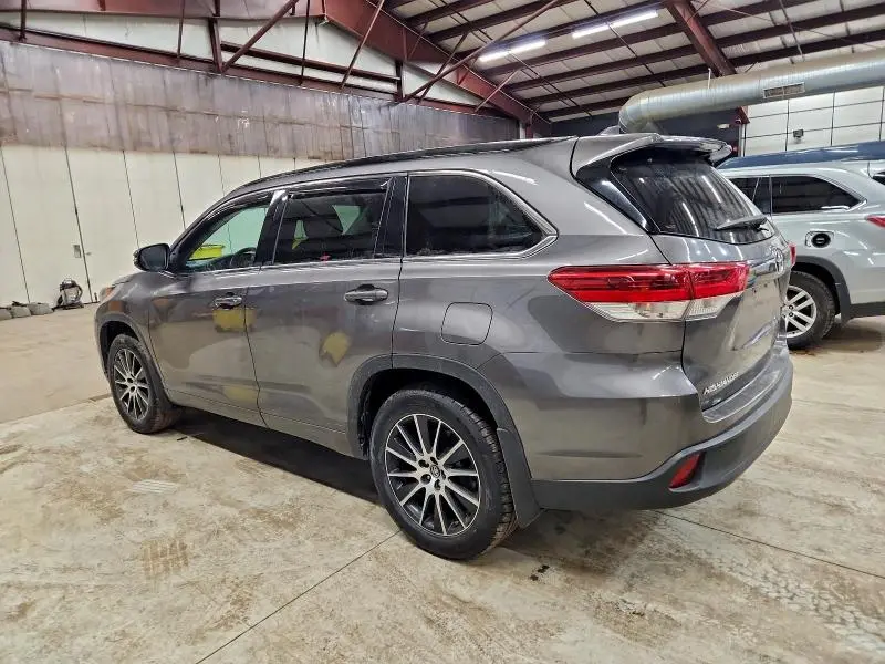 2017 TOYOTA HIGHLANDER SE  