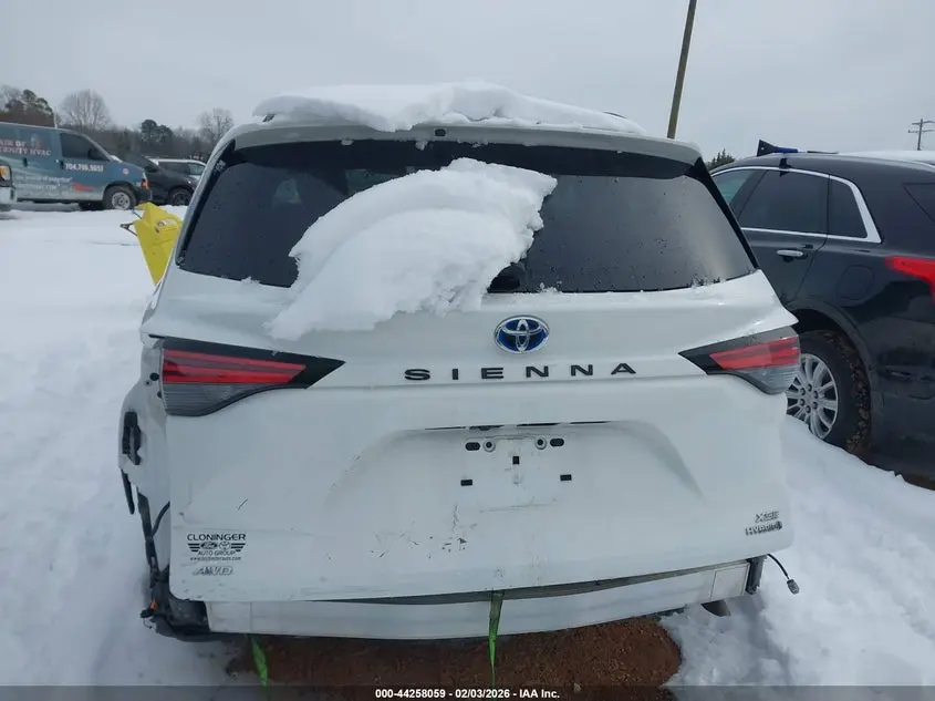 2022 TOYOTA SIENNA XSE