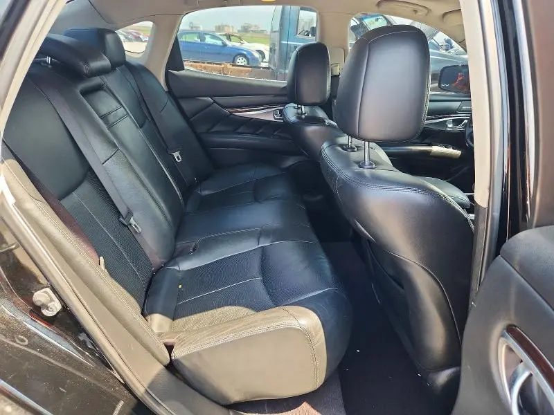 2014 INFINITI Q70 3.7  