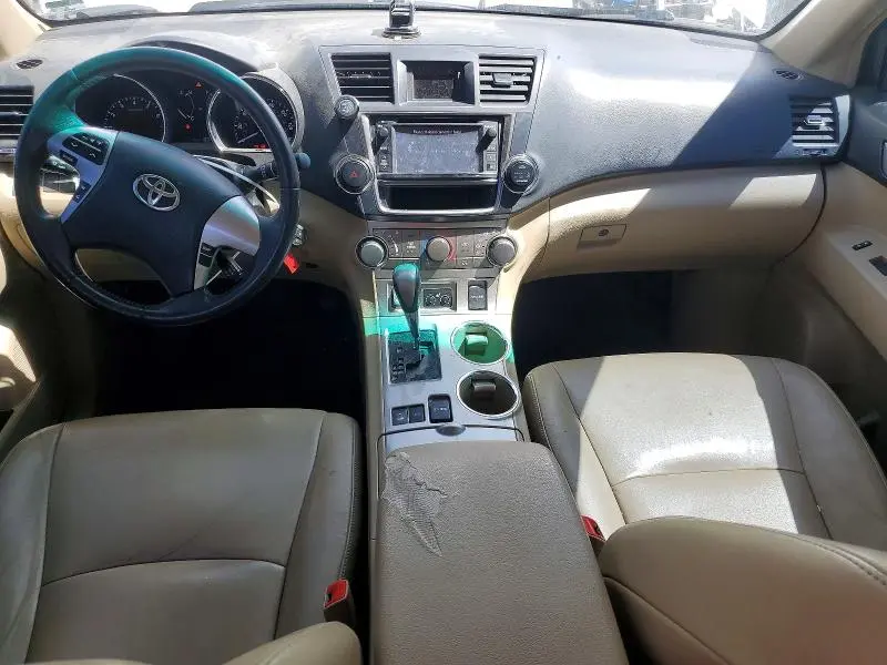 2013 TOYOTA HIGHLANDER SE  