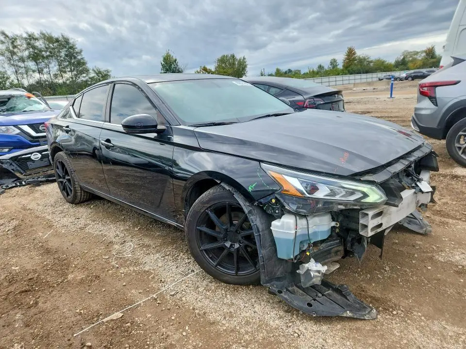 2019 NISSAN ALTIMA SR  