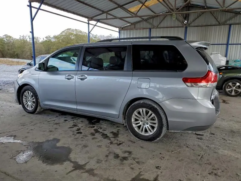 2013 TOYOTA SIENNA XLE  