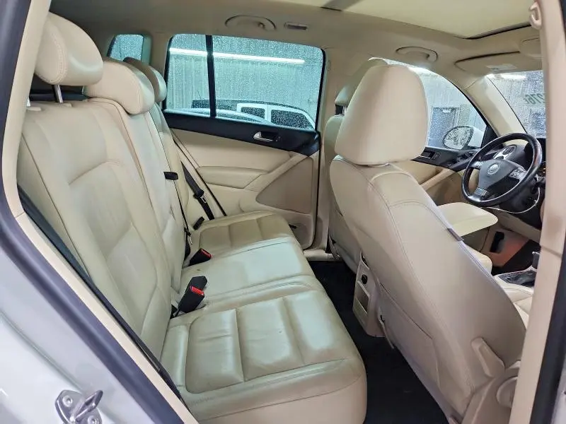 2010 VOLKSWAGEN TIGUAN SE  