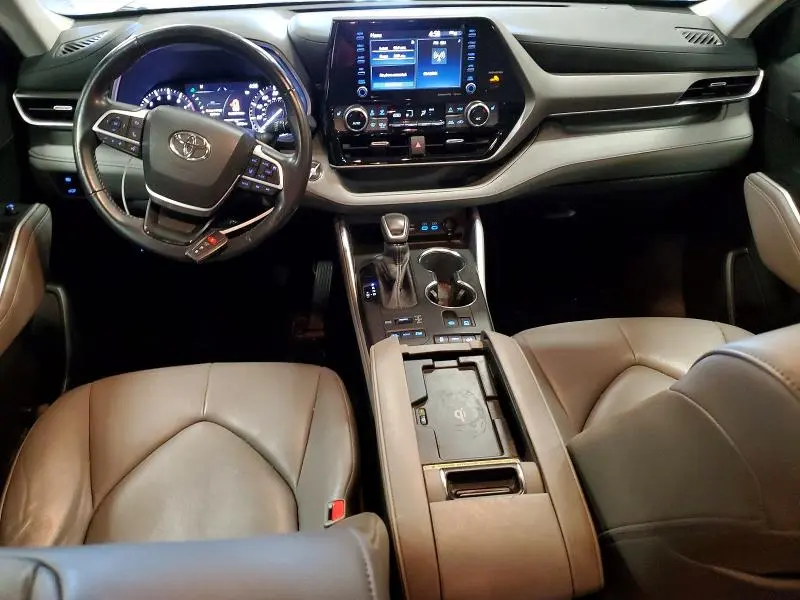 2022 TOYOTA HIGHLANDER XLE  