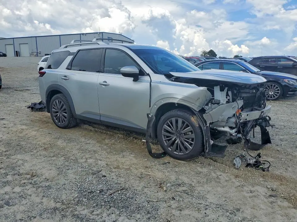 2024 NISSAN PATHFINDER SL  