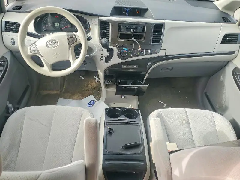 2013 TOYOTA SIENNA LE  