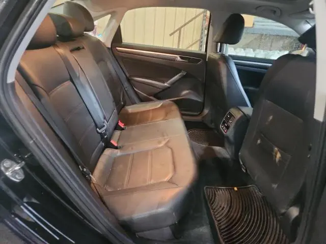 2018 VOLKSWAGEN PASSAT SE  