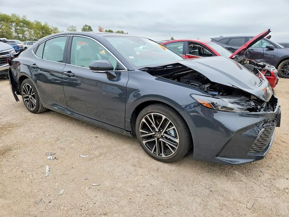 2025 TOYOTA CAMRY XLE  