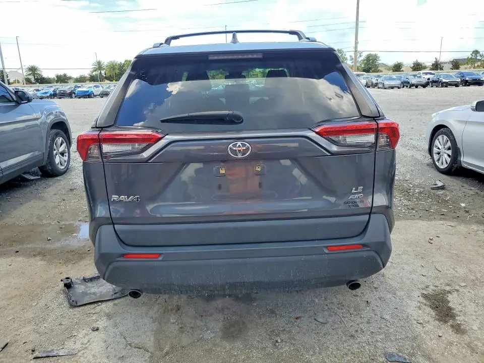 2020 TOYOTA RAV4 LE  