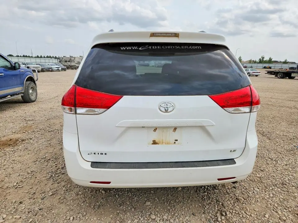 2012 TOYOTA SIENNA LE  