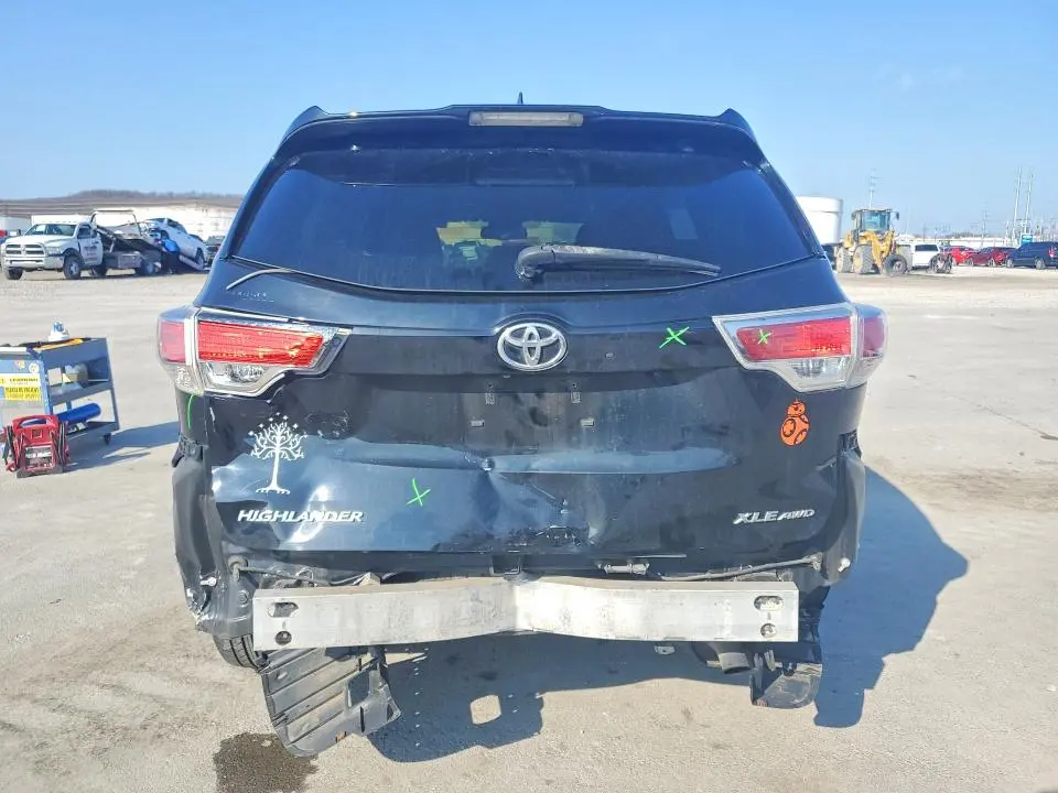 2015 TOYOTA HIGHLANDER XLE  