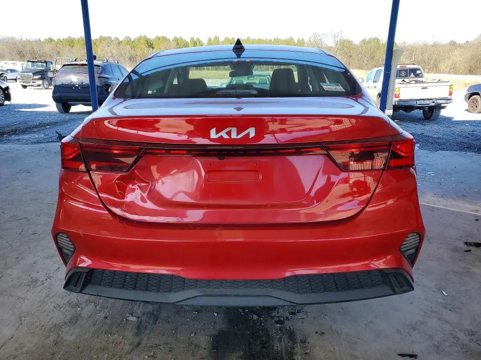 2023 KIA FORTE LX  
