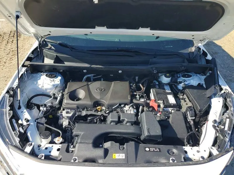 2022 TOYOTA RAV4 XLE  