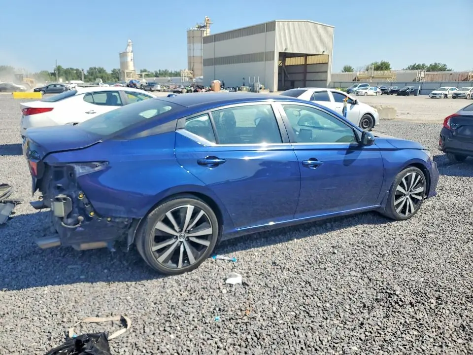 2022 NISSAN ALTIMA SR  