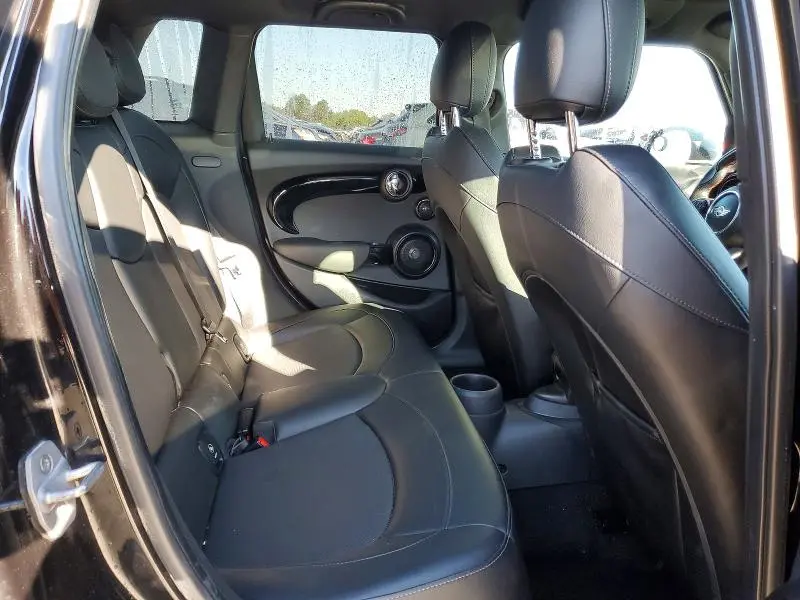2018 MINI COOPER S  