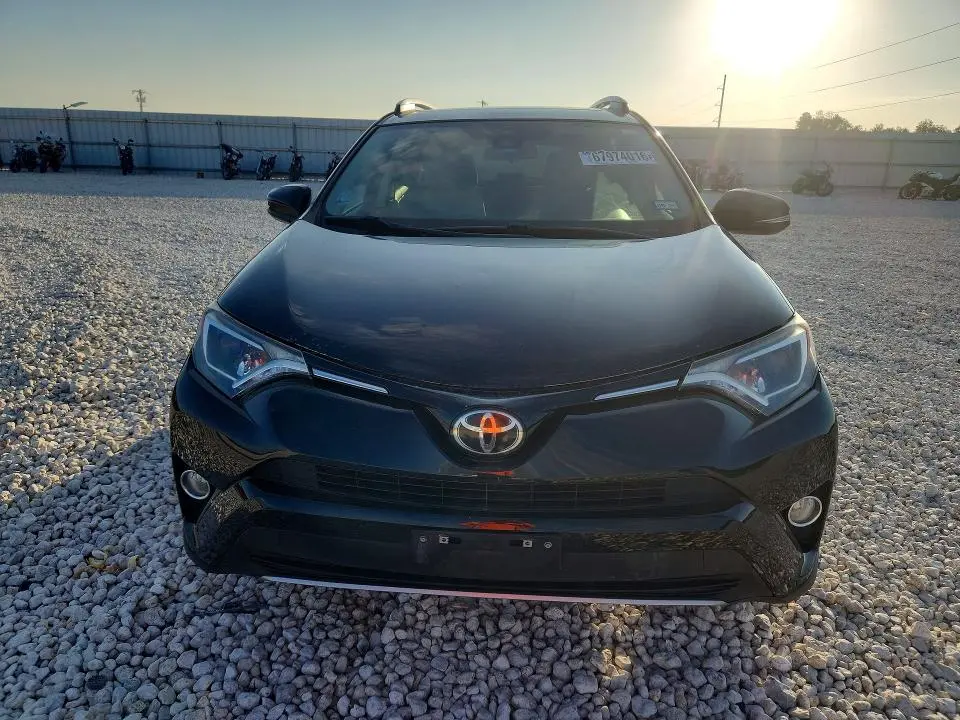 2017 TOYOTA RAV4 XLE  