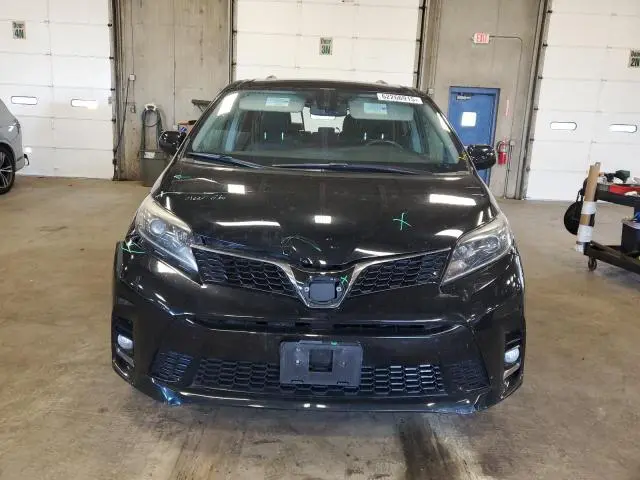 2018 TOYOTA SIENNA SE  