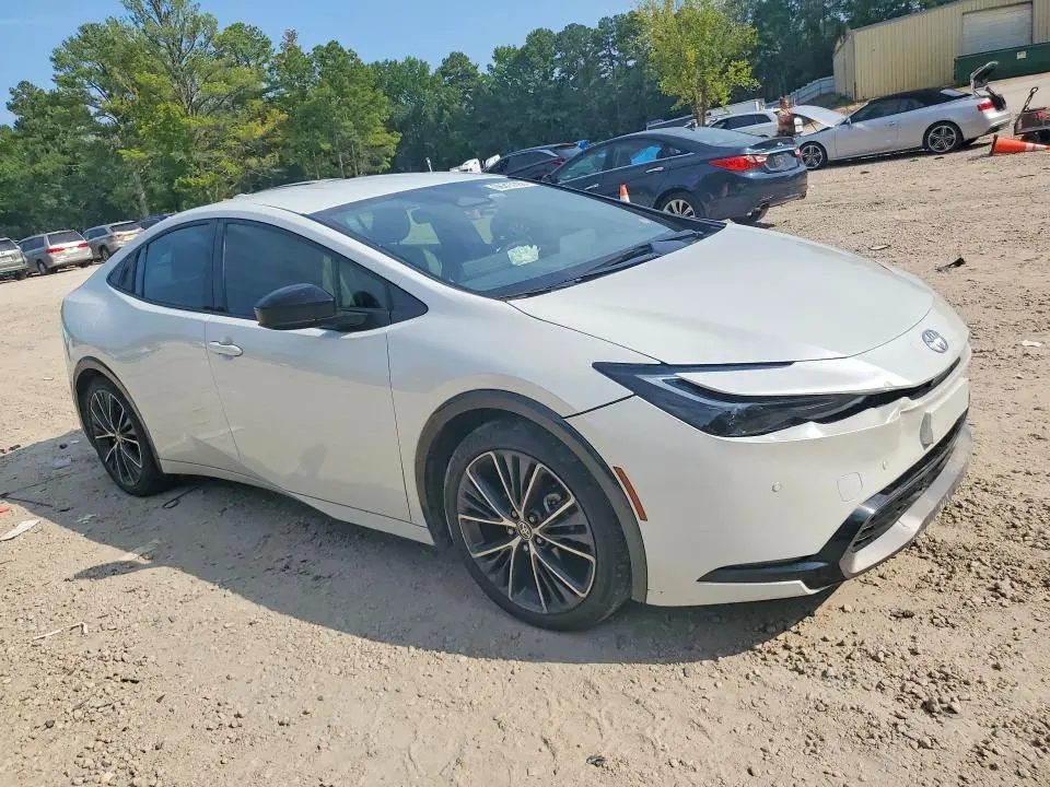 2024 TOYOTA PRIUS XLE  