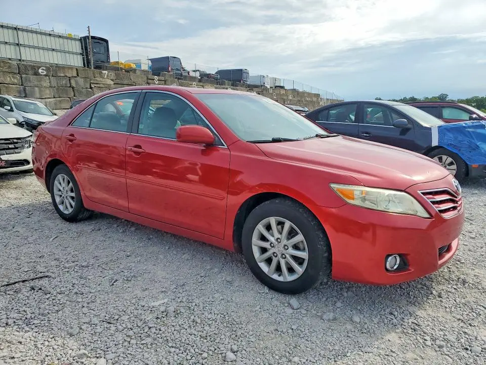 2011 TOYOTA CAMRY XLE V6  