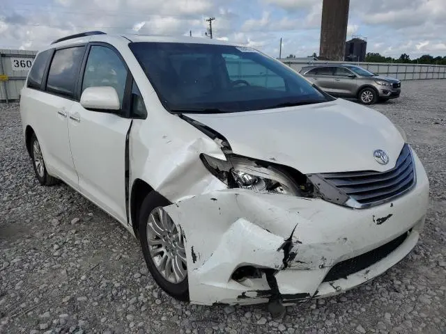 2015 TOYOTA SIENNA XLE  