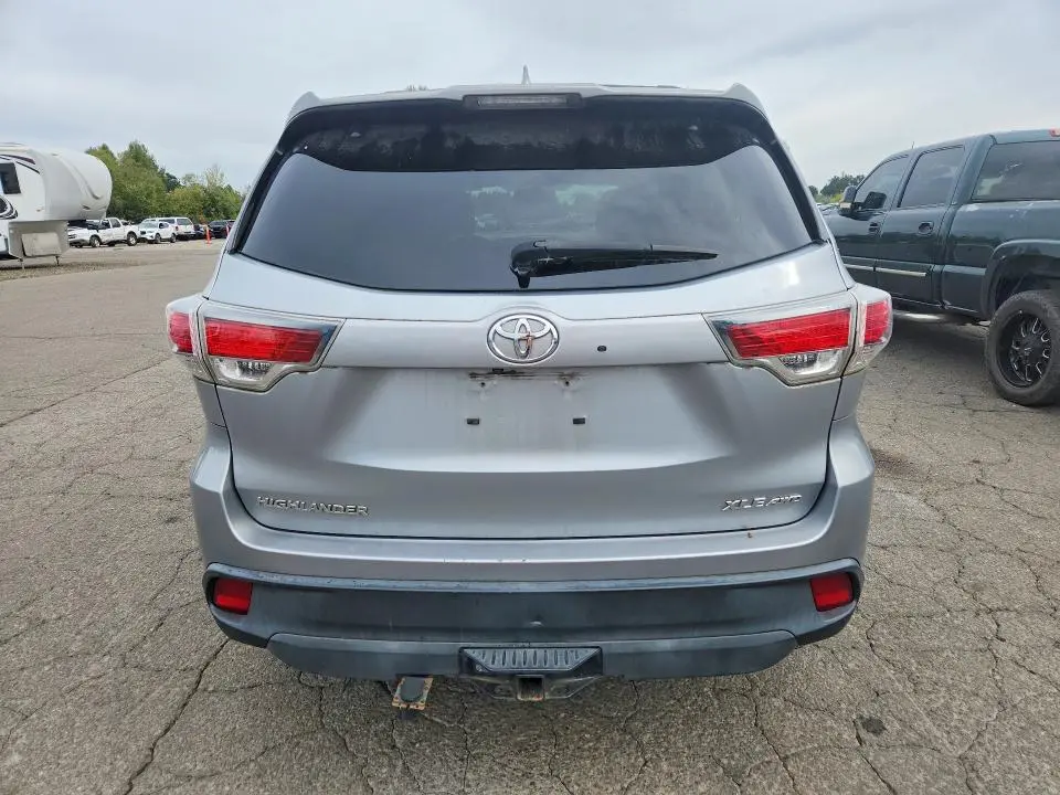 2015 TOYOTA HIGHLANDER XLE  