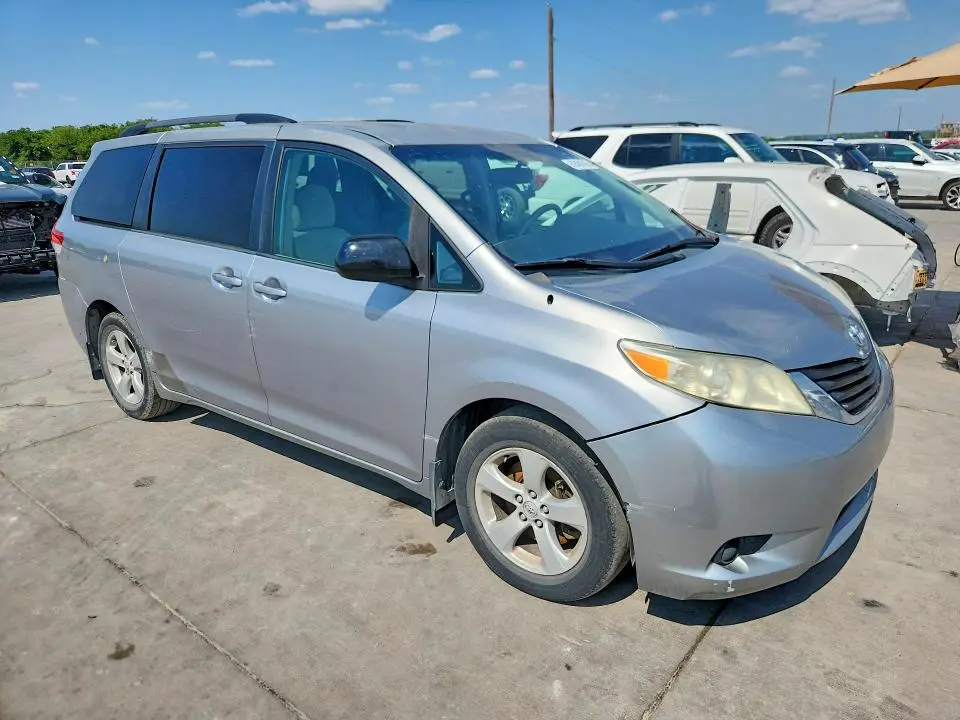 2011 TOYOTA SIENNA LE  