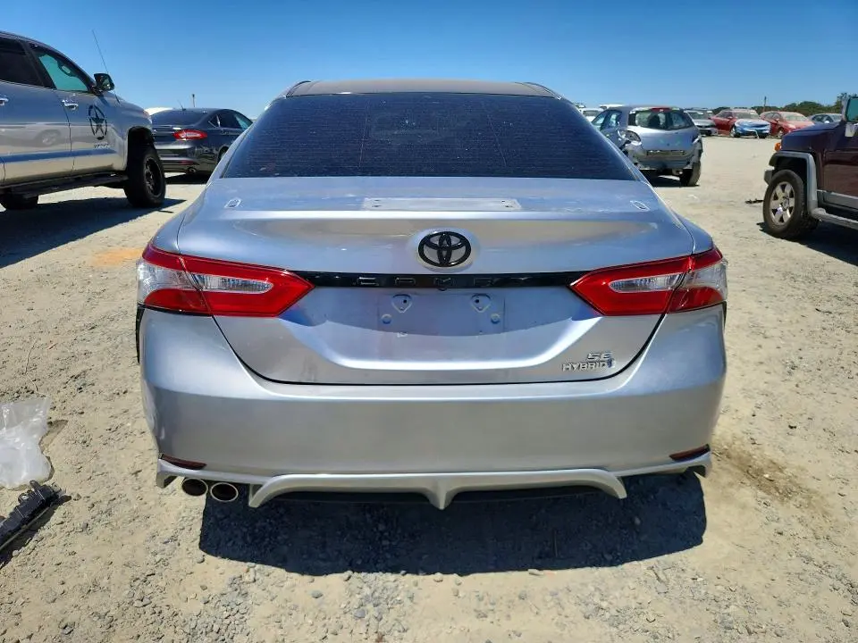 2020 TOYOTA CAMRY SE  