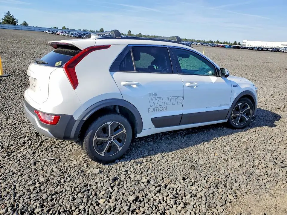 2023 KIA NIRO EX  