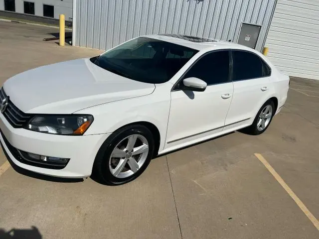 2013 VOLKSWAGEN PASSAT SE  