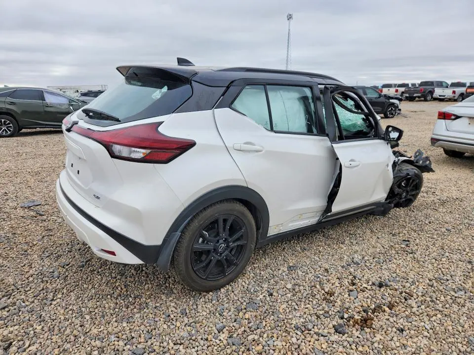 2023 NISSAN KICKS SR  