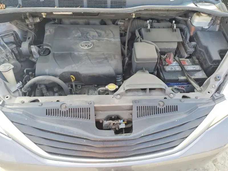 2011 TOYOTA SIENNA LE  