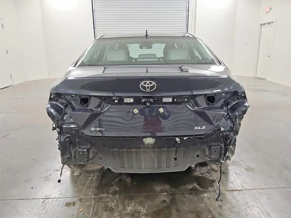 2025 TOYOTA CAMRY XLE  