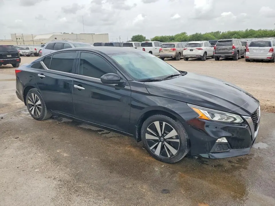 2021 NISSAN ALTIMA SV  