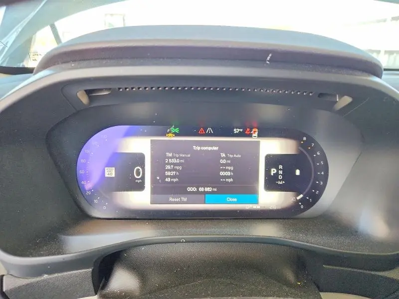 2023 VOLVO XC40 PLUS  