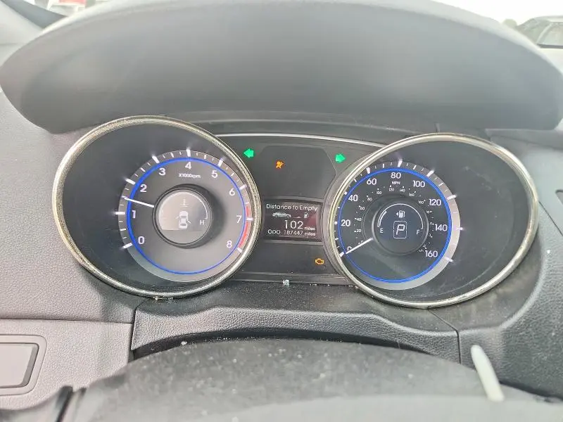 2011 HYUNDAI SONATA GLS  
