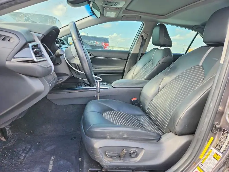 2018 TOYOTA CAMRY SE  