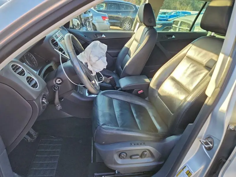 2011 VOLKSWAGEN TIGUAN S  