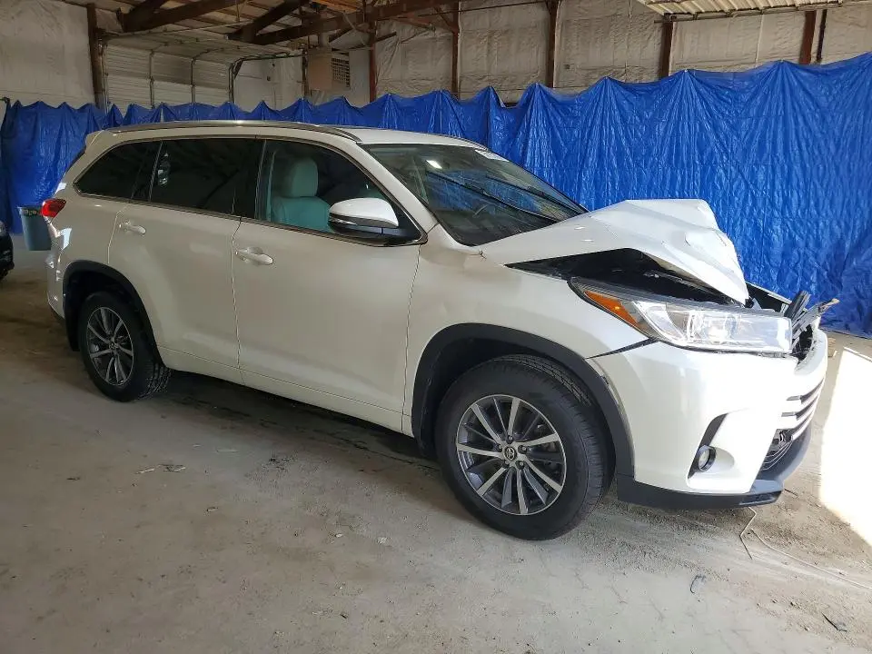 2017 TOYOTA HIGHLANDER XLE  