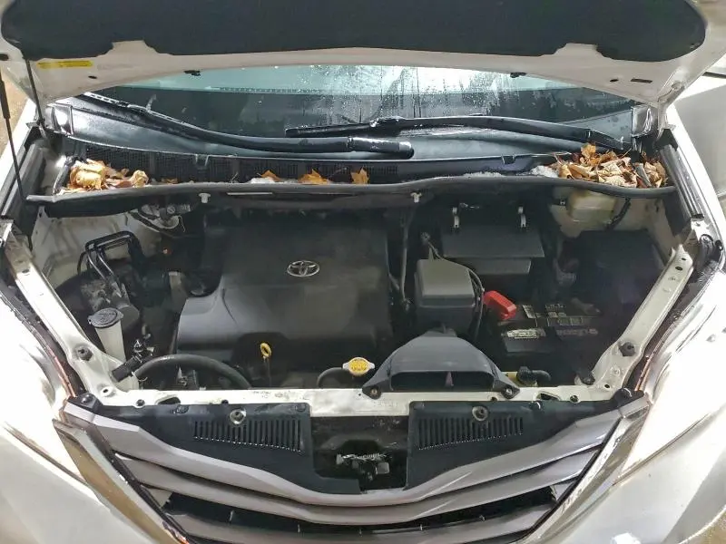 2015 TOYOTA SIENNA XLE  