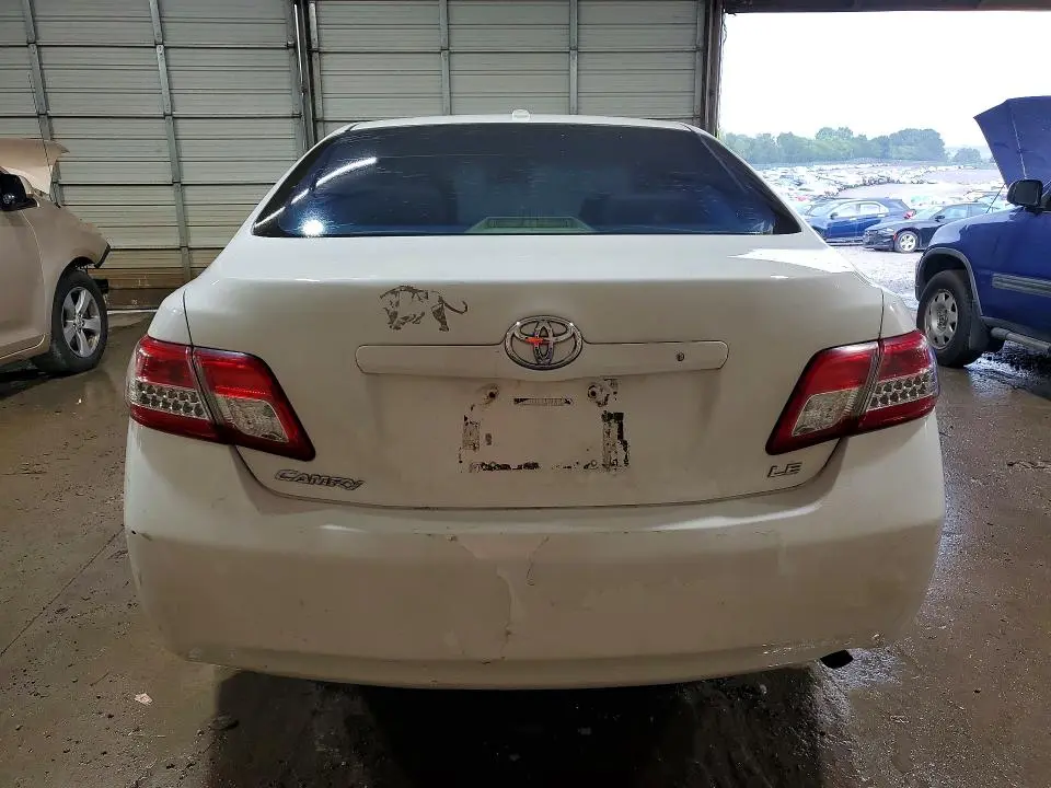 2011 TOYOTA CAMRY LE  