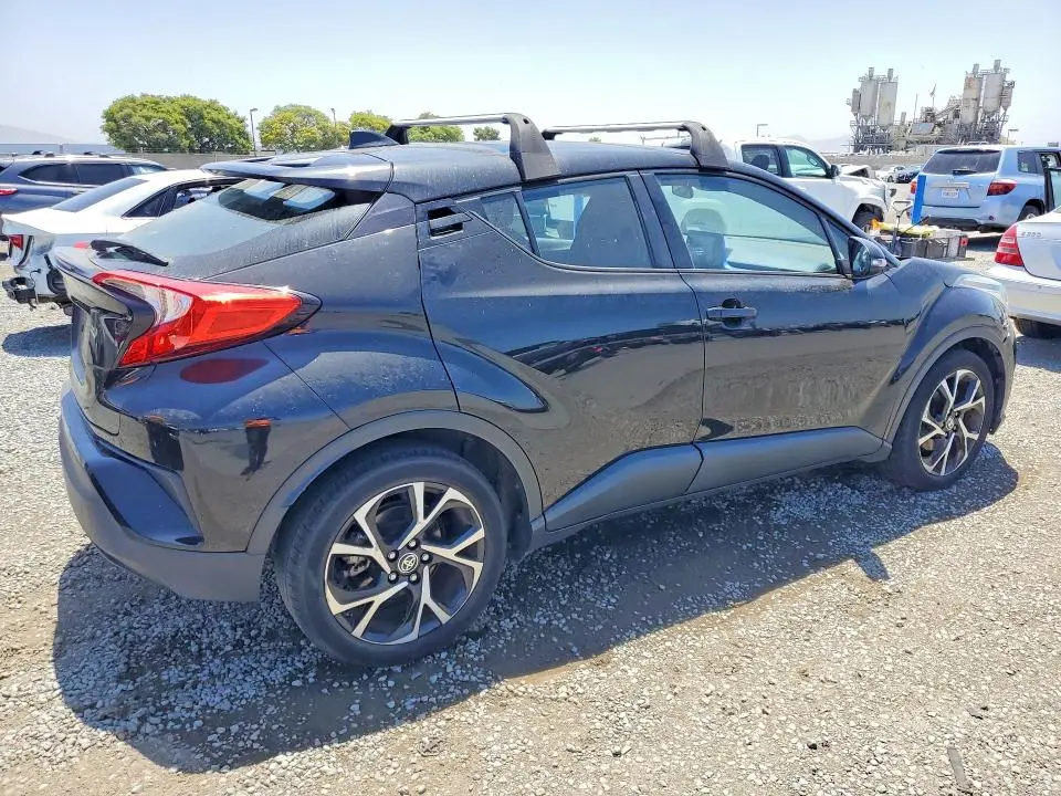 2021 TOYOTA C-HR XLE  