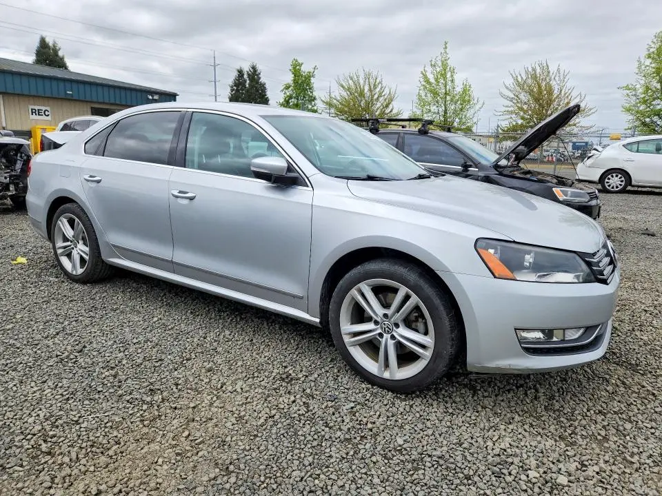 2013 VOLKSWAGEN PASSAT SEL  