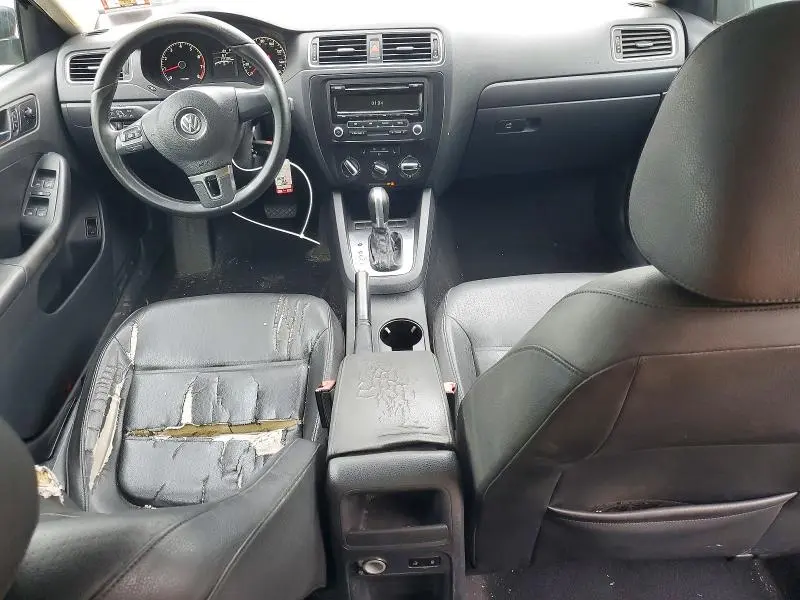 2011 VOLKSWAGEN JETTA SE  