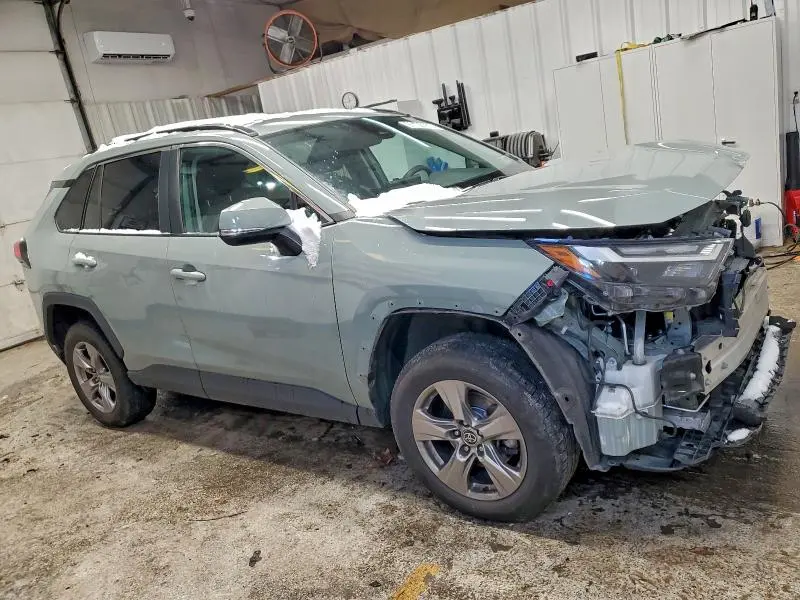 2022 TOYOTA RAV4 XLE  