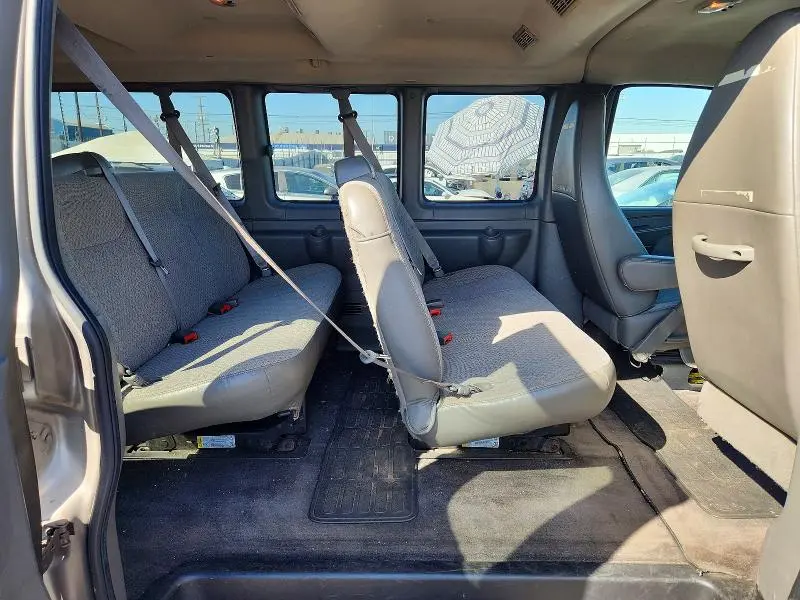 2011 GMC SAVANA G3500 LT  