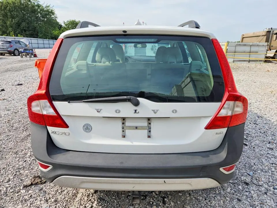 2011 VOLVO XC70 3.2  